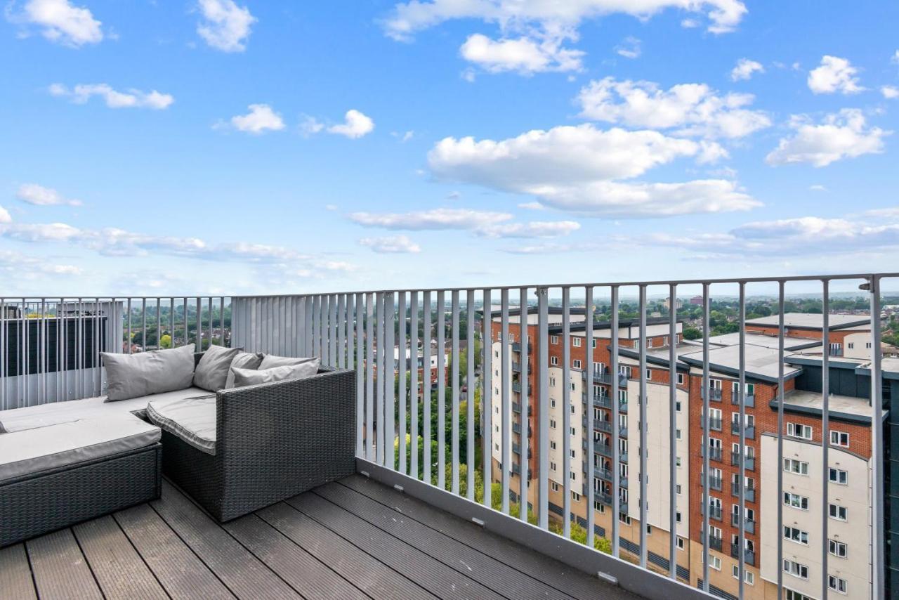 Penthouse Flat In Slough Center Exterior foto